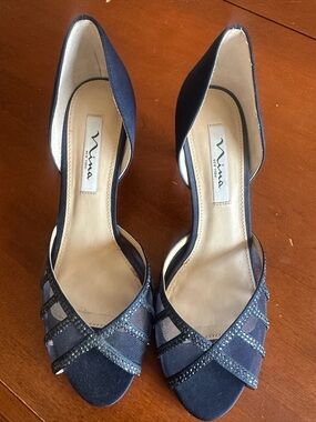 Nina  Navy Mesh & Rhinestone Women’s open toe dressy Pumps.Sz 9. Worn once!